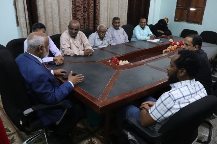 محافظ الحديدة يبحث مع 