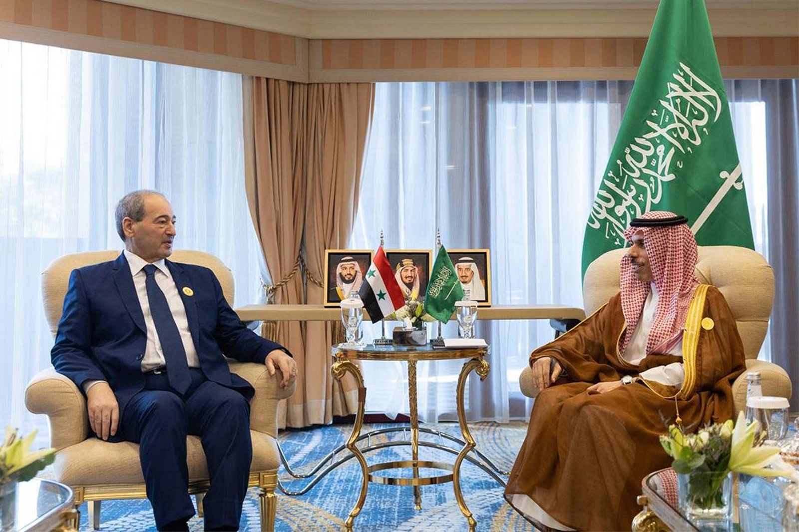 وزيرا الخارجية السعودي والسوري في جدة (وزارة الخارجية السعودية - أ.ف.ب)