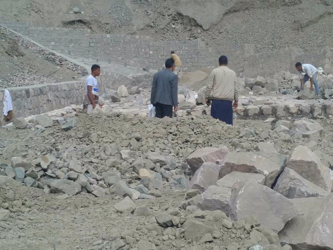 باتت الطريق أحد منافذ مدينة تعز المحاصَرة من قِبَل ميليشيات الحوثي.