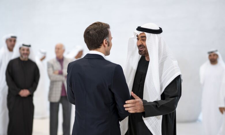 الشيخ محمد بن زايد يستقبل ماكرون في أبوظبي