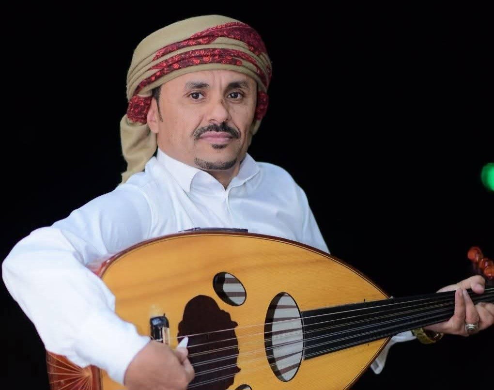 مليشيا الحوثي تعتدي على فنان شعبي وتحرق آلته الموسيقية أثناء إحيائه حفل زفاف في عمران