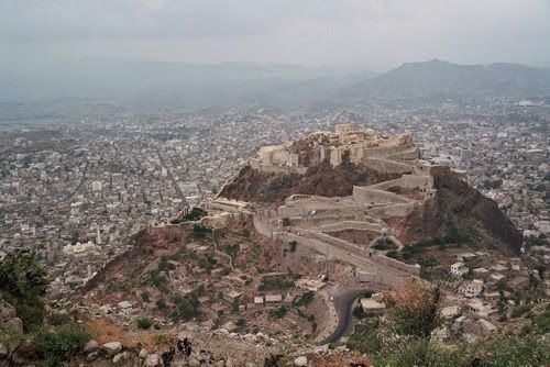 تعز.. إصابة 7 بانفجار قنبلة يدوية في جبل حبشي والأمن يقبض على المتهم