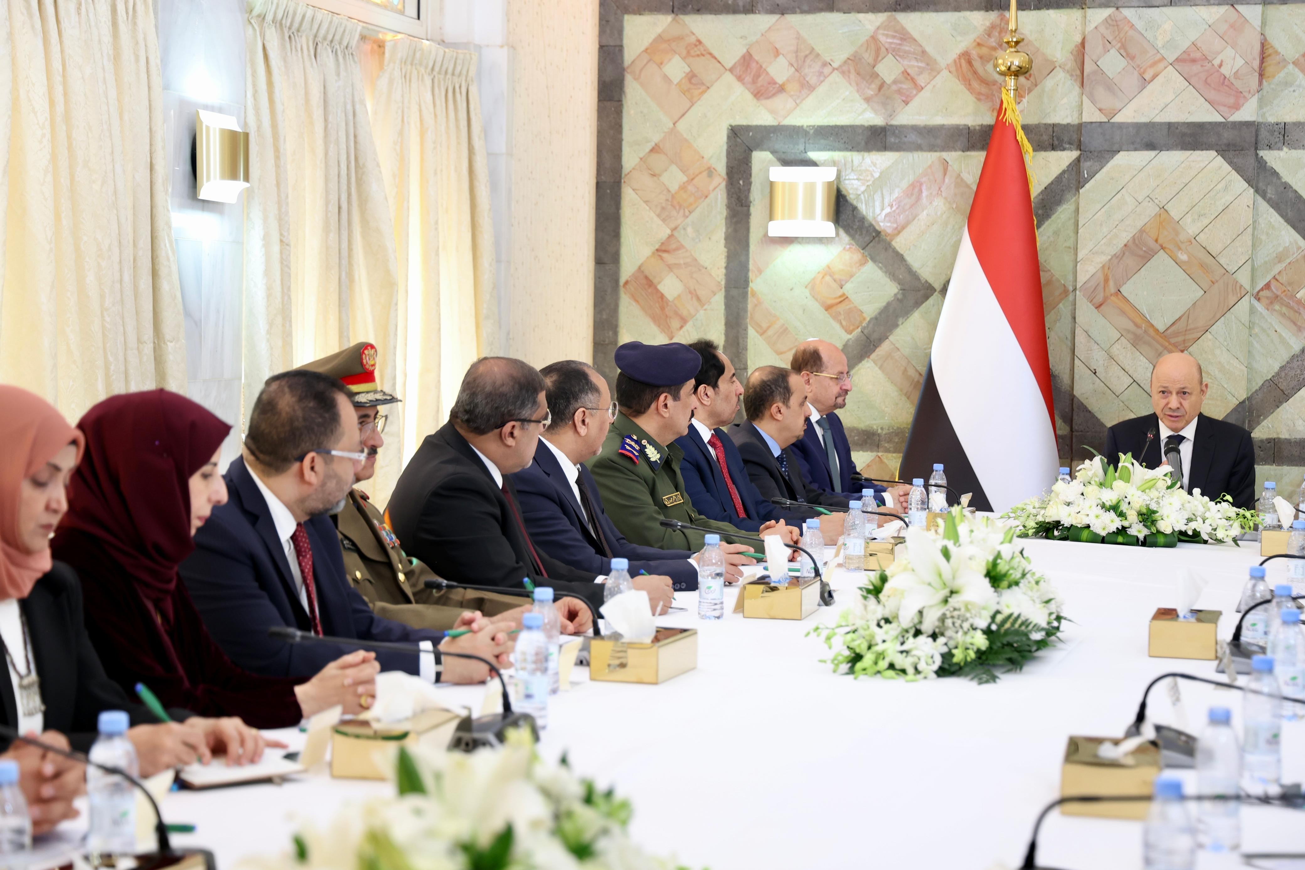 العليمي للحكومة الجديدة: لا خيار سوى العمل وصناعة النموذج وهزيمة المشروع الحوثي