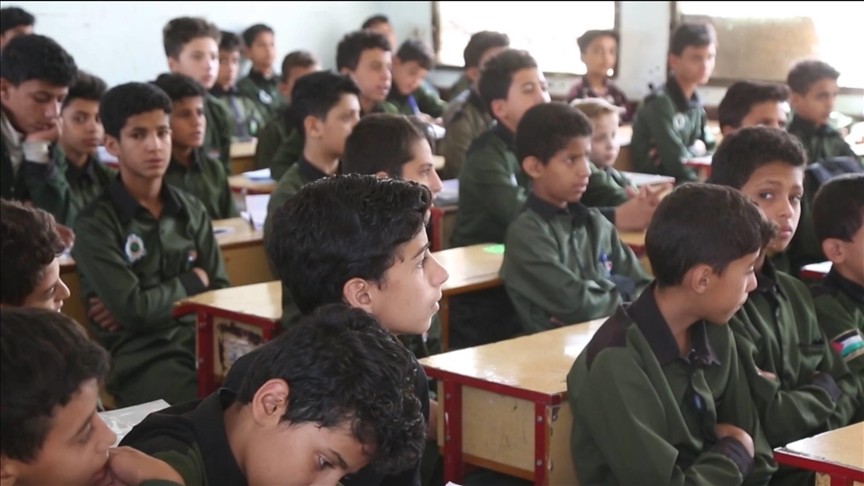 إب.. مدارس تُخرج طلاباً من قاعات الامتحان لعجزهم عن دفع الرسوم